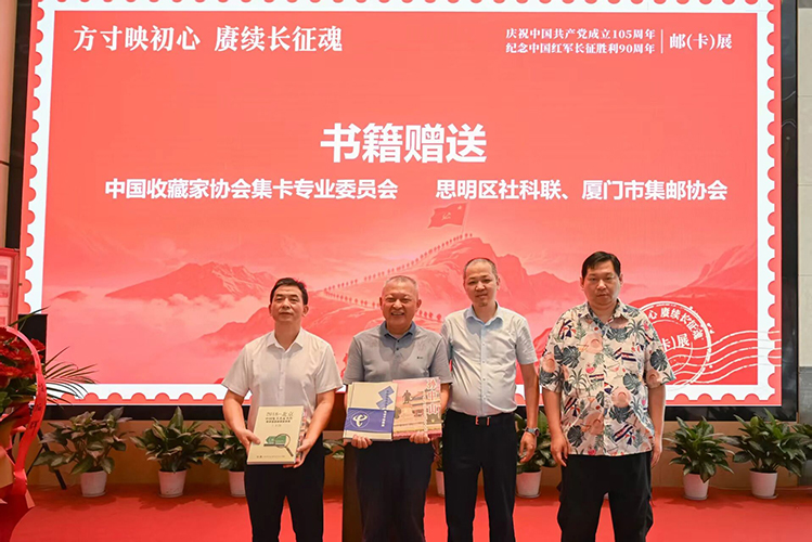 书籍互赠仪式1.jpg